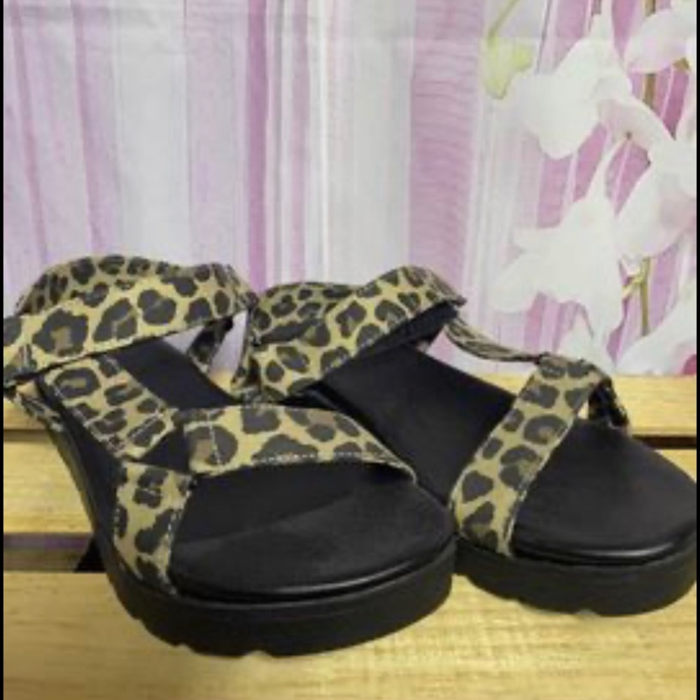 Torrid size 7W sandals